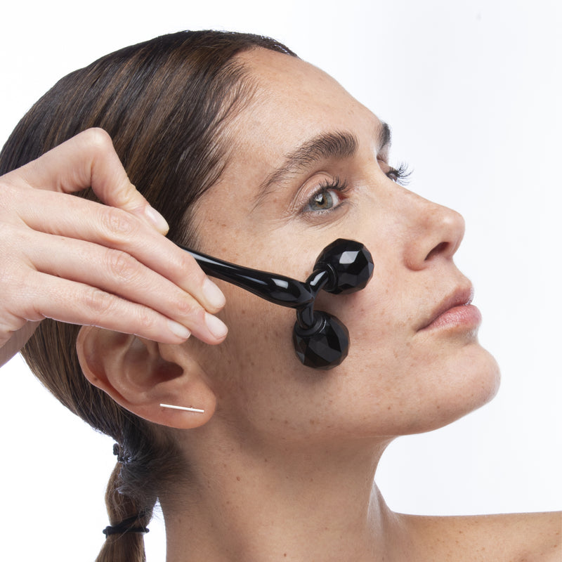 Comfort Zone: SKIN REGIMEN LX DOUBLE HEADED FACE ROLLER V-förmiges Tool aus schwarzem Jade-Stein-1.jpg
